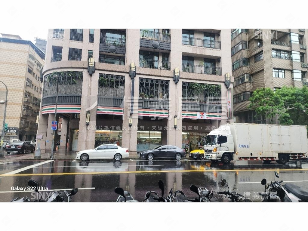 集美學三角窗大邊間店面房屋室內格局與周邊環境