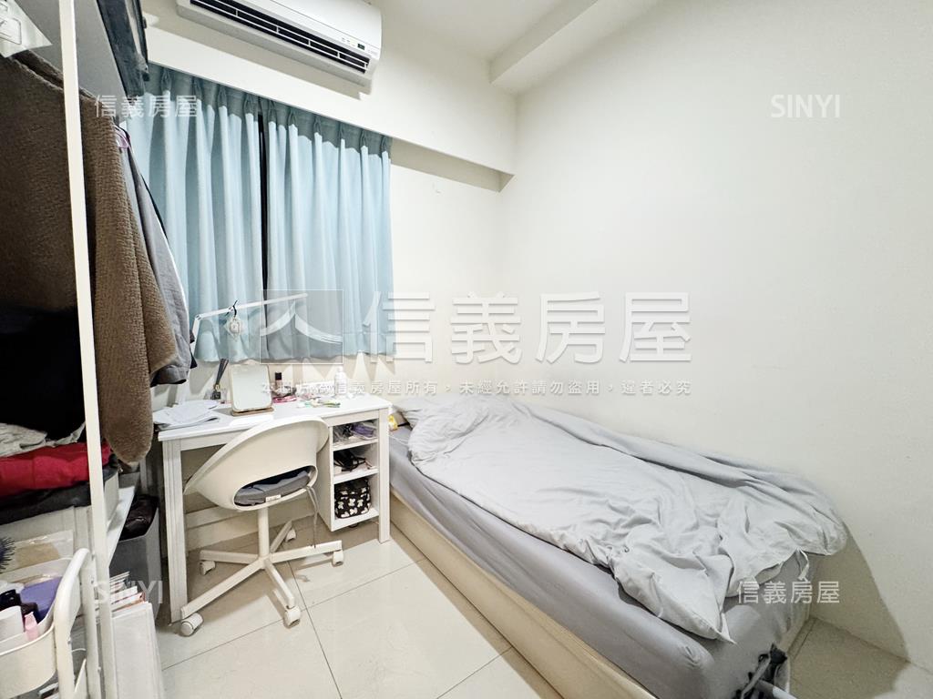 近文山輕屋齡四房平車房屋室內格局與周邊環境