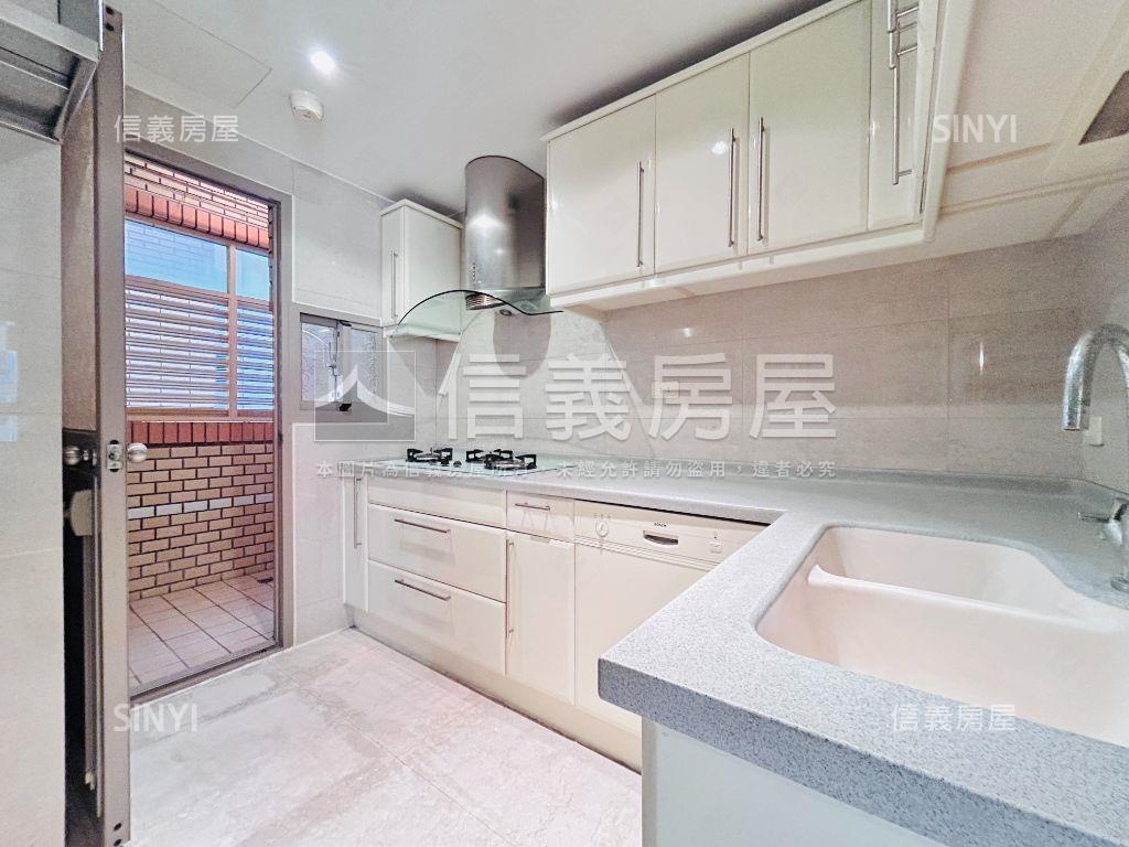 麗寶經典雙車位房屋室內格局與周邊環境