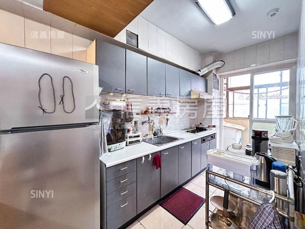 歐洲世界三面採光電梯三房房屋室內格局與周邊環境