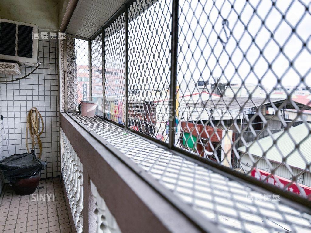 歐洲世界三面採光電梯三房房屋室內格局與周邊環境