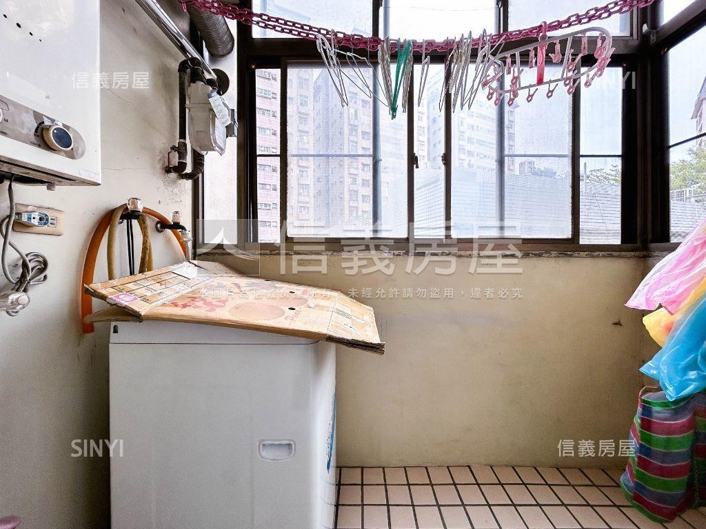 歐洲世界三面採光電梯三房房屋室內格局與周邊環境