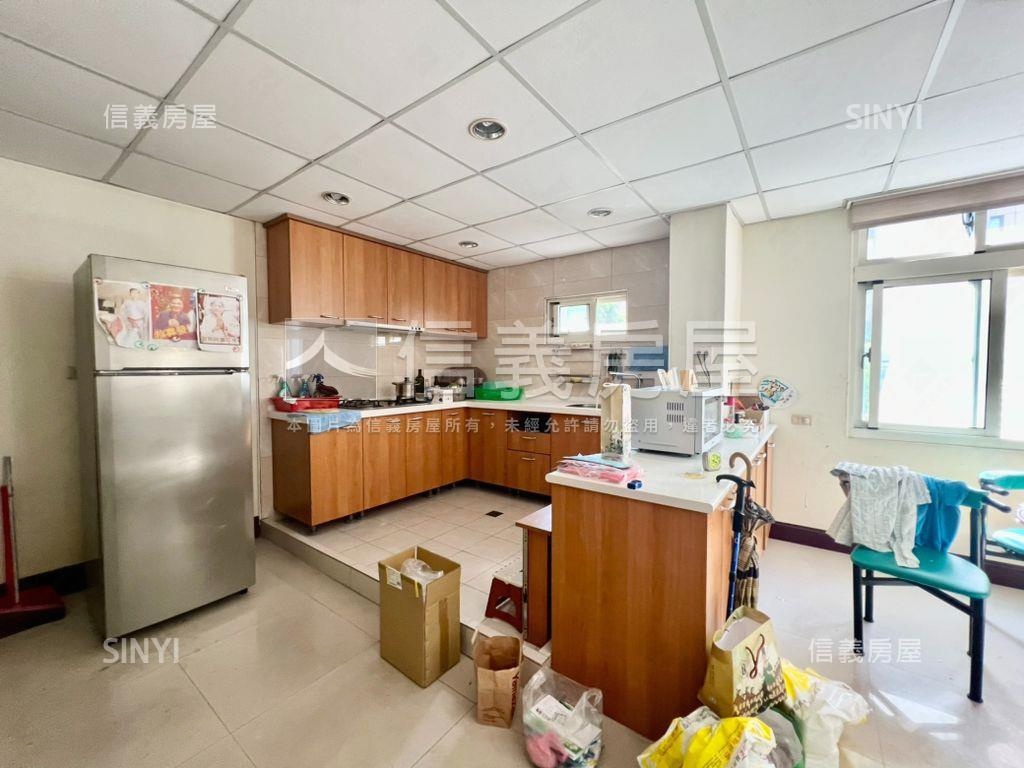 台灣大道邊間透店★公園旁房屋室內格局與周邊環境