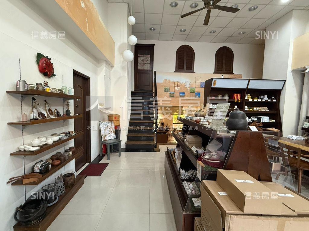 仁愛路挑高臨路店面房屋室內格局與周邊環境