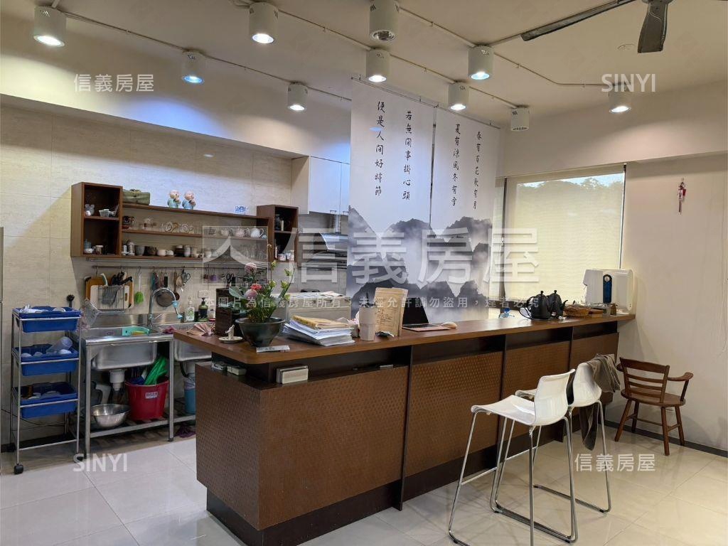 仁愛路挑高臨路店面房屋室內格局與周邊環境