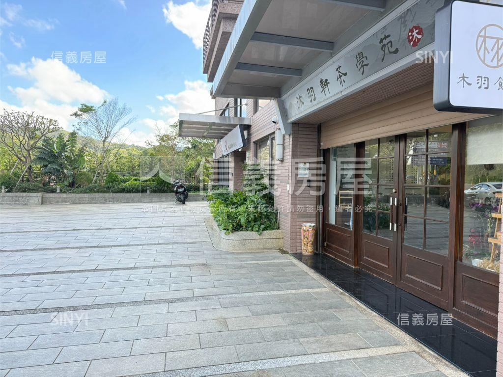 仁愛路挑高臨路店面房屋室內格局與周邊環境