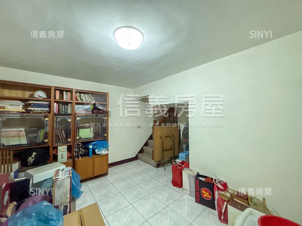 專．陽明商圈稀有車庫透天房屋室內格局與周邊環境