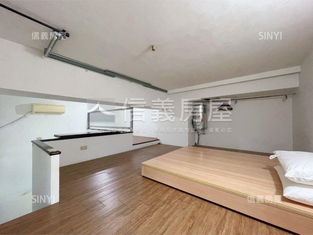 摩登家庭挑高溫馨宅房屋室內格局與周邊環境