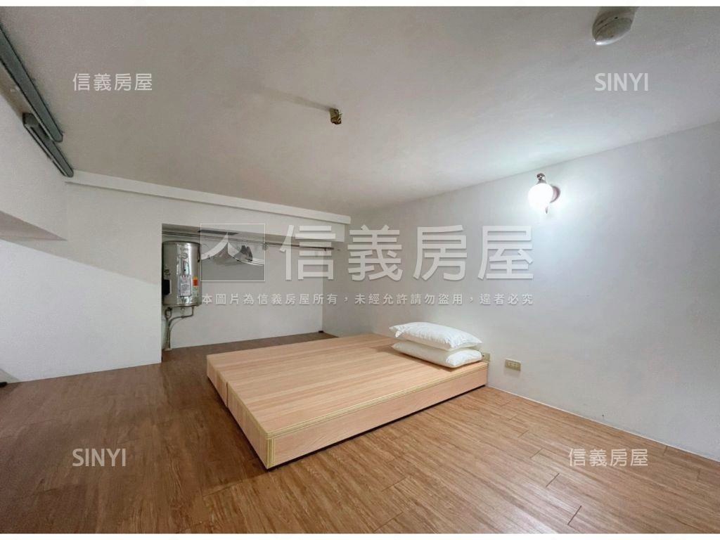 摩登家庭挑高溫馨宅房屋室內格局與周邊環境