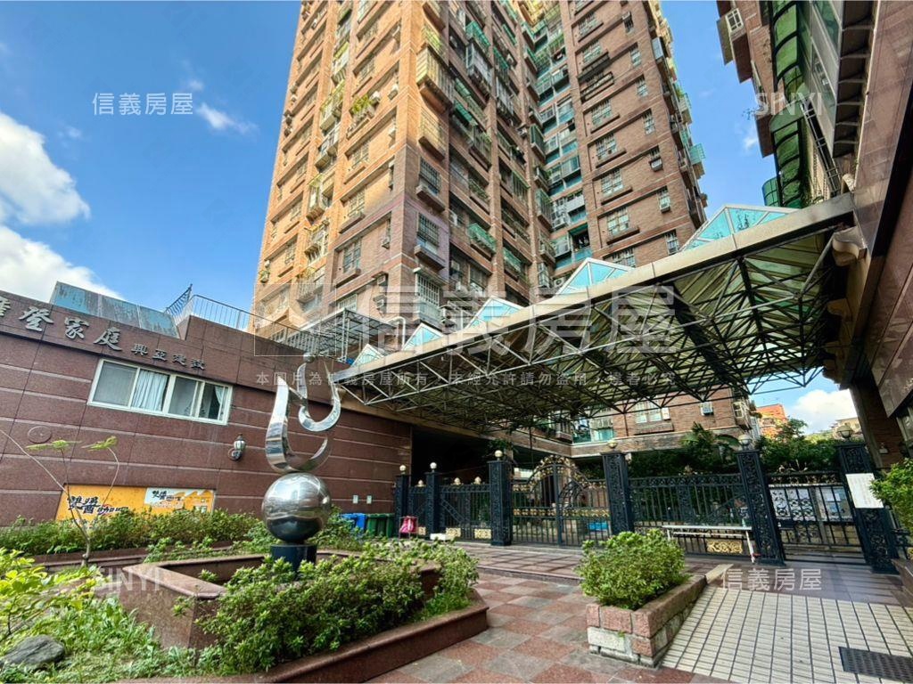 摩登家庭挑高溫馨宅房屋室內格局與周邊環境