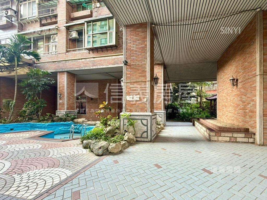 摩登家庭挑高溫馨宅房屋室內格局與周邊環境