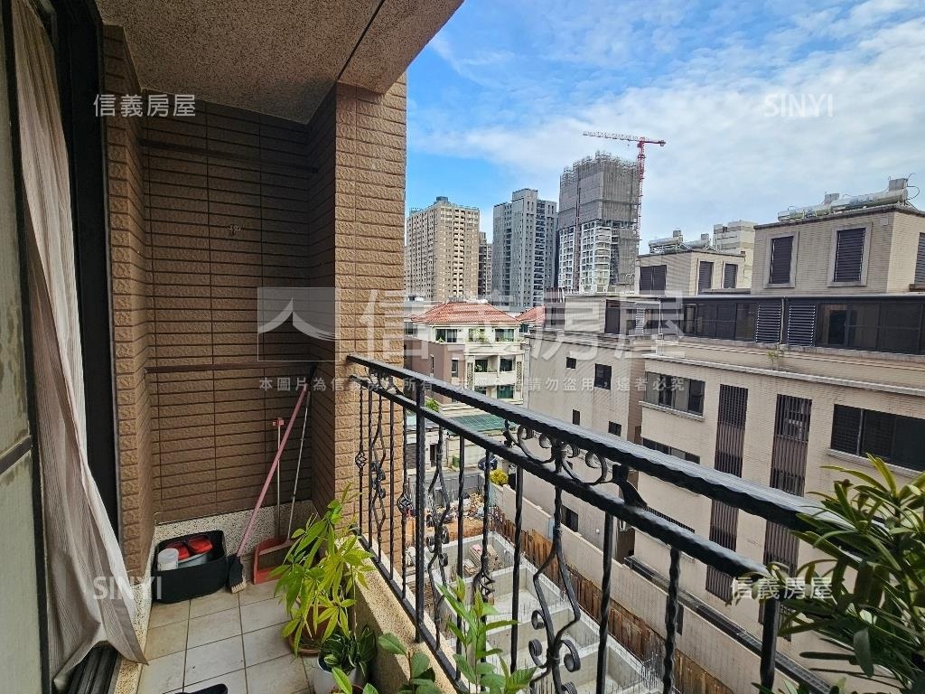 德鑫博爵溫馨大三房房屋室內格局與周邊環境