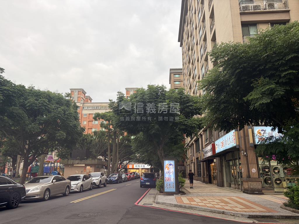 公園旁邊間面寬收租金店面房屋室內格局與周邊環境