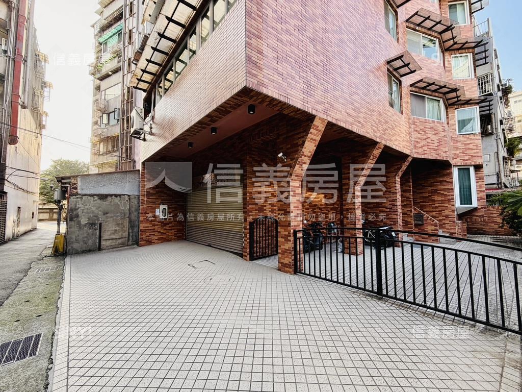 中正國中＿邊間一樓庭院戶房屋室內格局與周邊環境