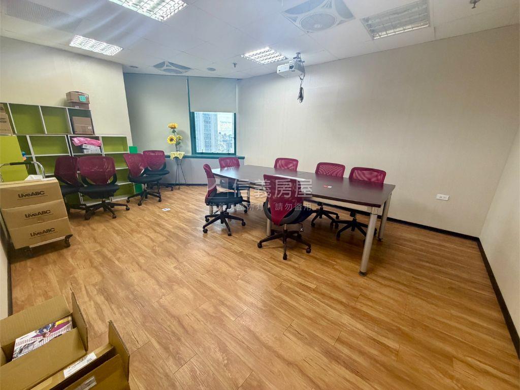 北屯百坪大商辦房屋室內格局與周邊環境