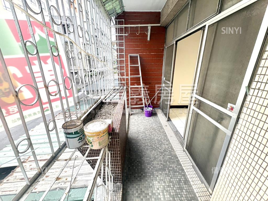 中正路稀有二樓公寓３房房屋室內格局與周邊環境