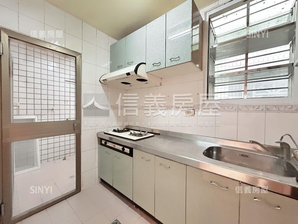 捷運丹鳳民安邊間方正三房房屋室內格局與周邊環境