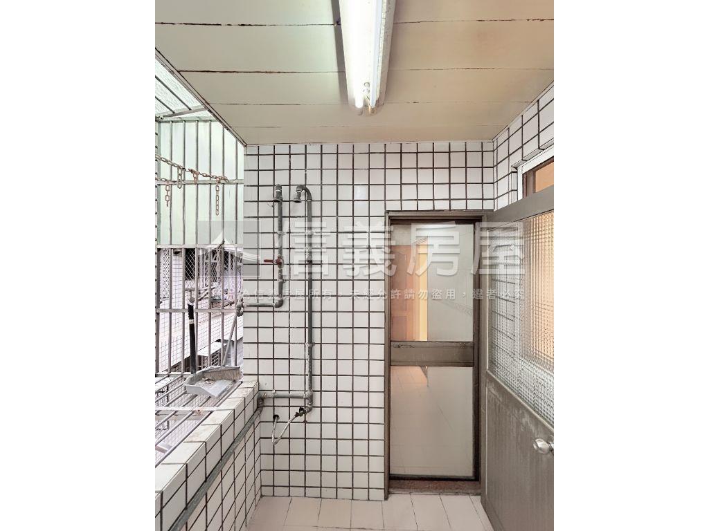 捷運丹鳳民安邊間方正三房房屋室內格局與周邊環境