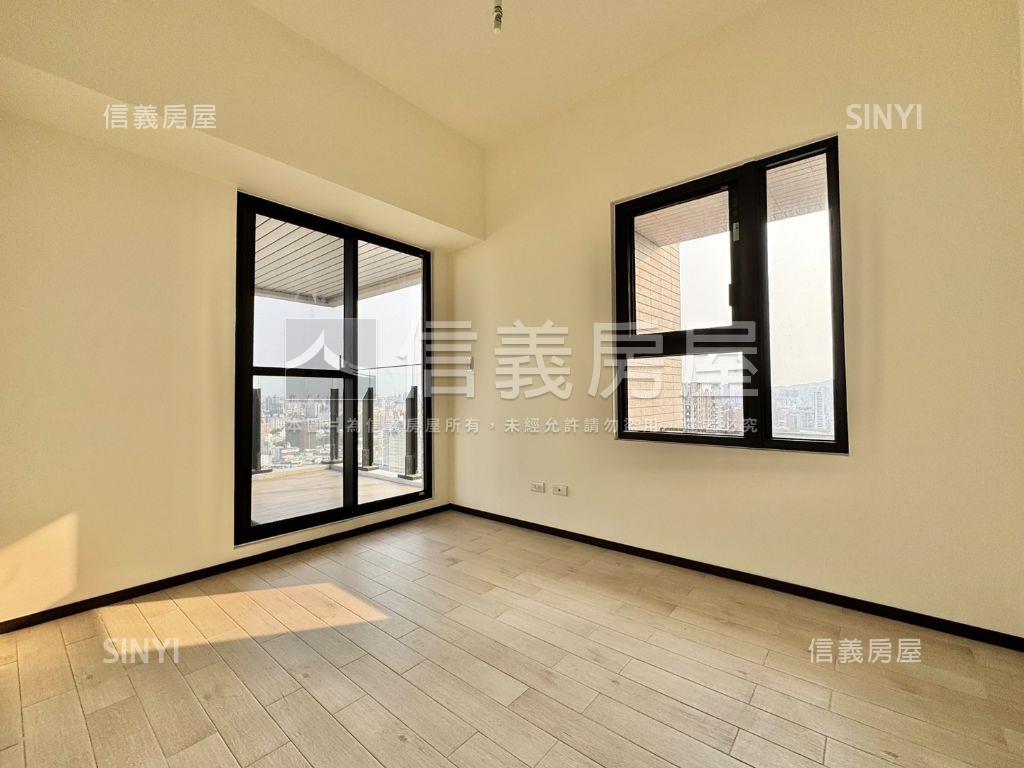 左營高鐵景觀高樓三房平車房屋室內格局與周邊環境