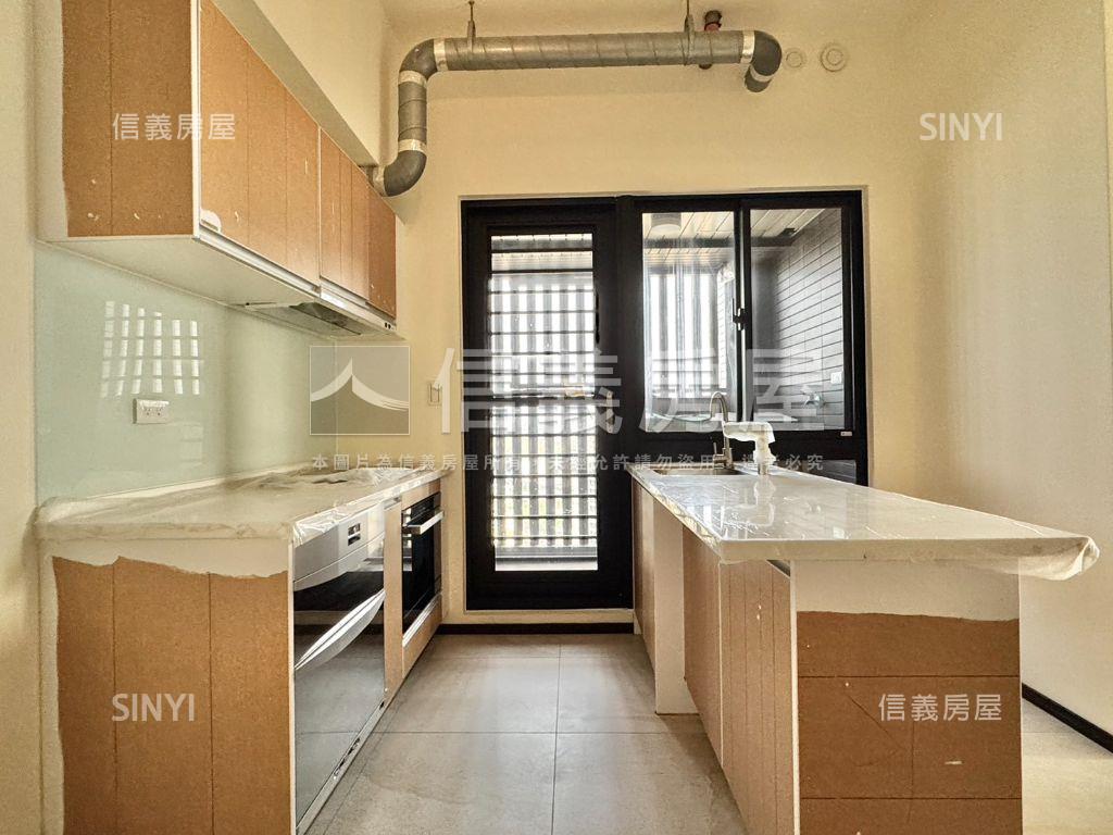 左營高鐵景觀高樓三房平車房屋室內格局與周邊環境