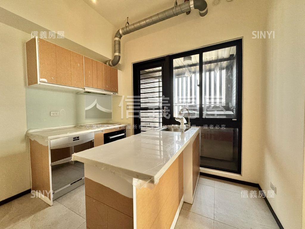 左營高鐵景觀高樓三房平車房屋室內格局與周邊環境