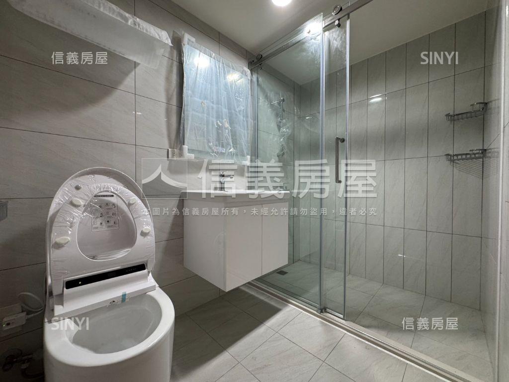 左營高鐵景觀高樓三房平車房屋室內格局與周邊環境