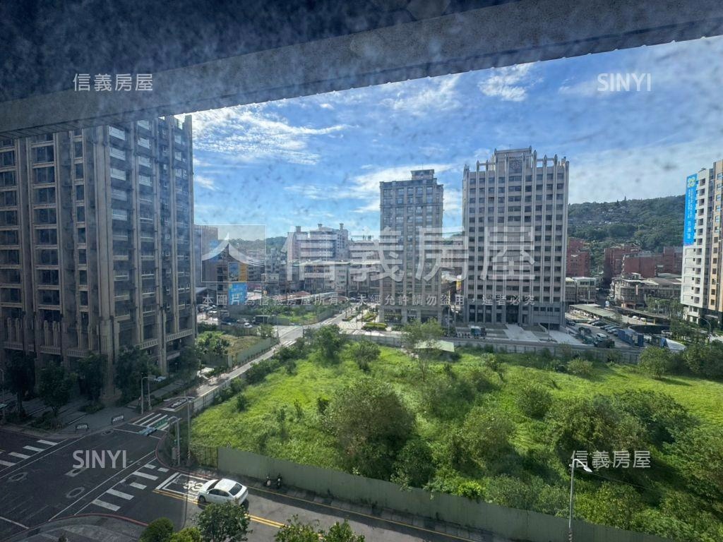 晴空ＳＫＹ三房車位房屋室內格局與周邊環境
