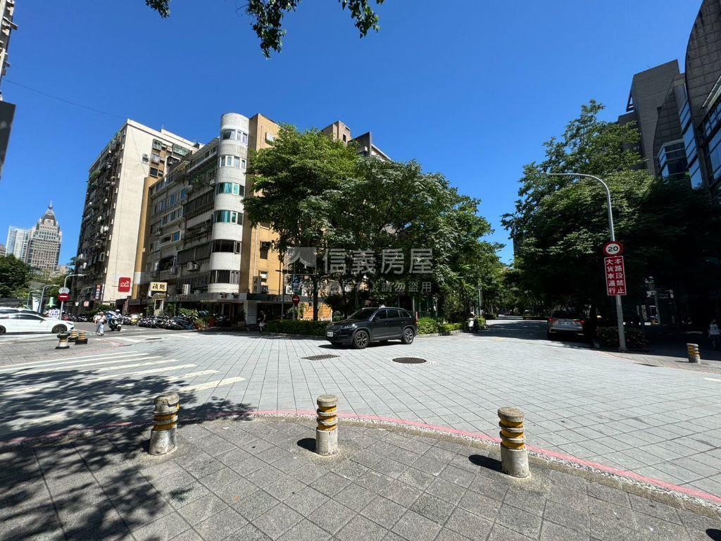 大巨蛋鑄慕朝南之星房屋室內格局與周邊環境