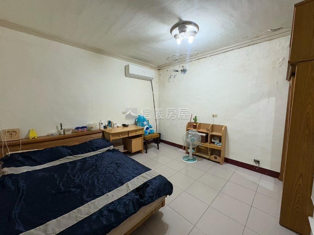 華仁街大面寬有車庫透天房屋室內格局與周邊環境