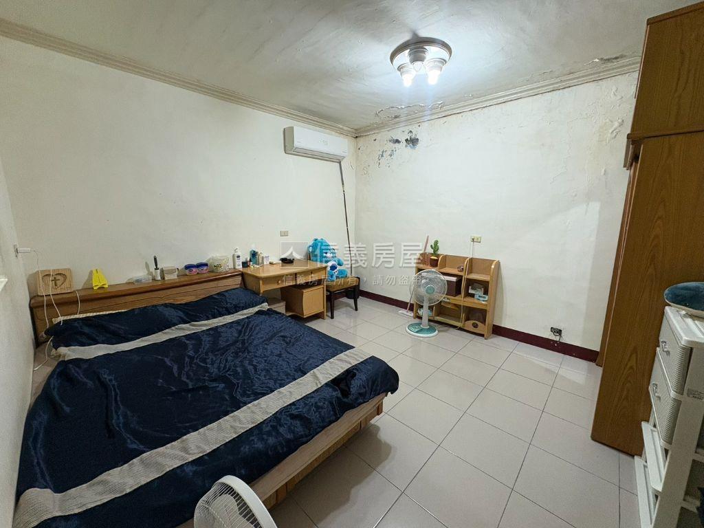 華仁街大面寬有車庫透天房屋室內格局與周邊環境