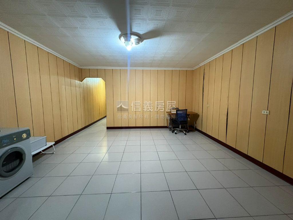 華仁街大面寬有車庫透天房屋室內格局與周邊環境