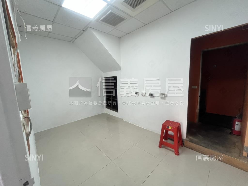 正向上路黃金店面１－３樓房屋室內格局與周邊環境