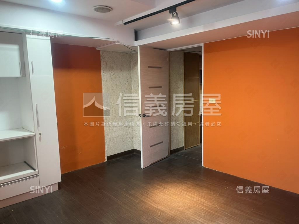 正向上路黃金店面１－３樓房屋室內格局與周邊環境