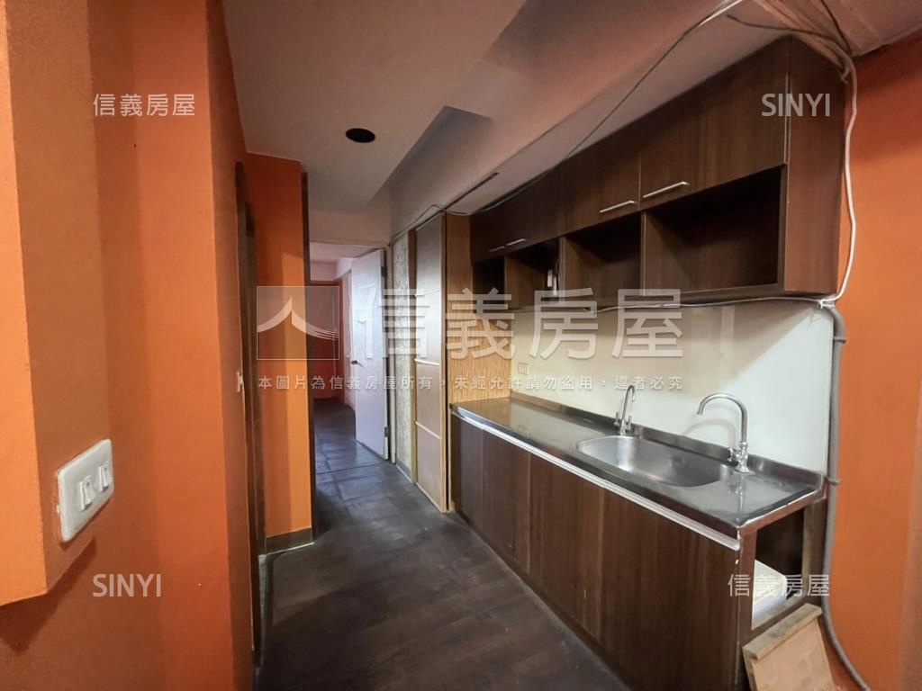 正向上路黃金店面１－３樓房屋室內格局與周邊環境