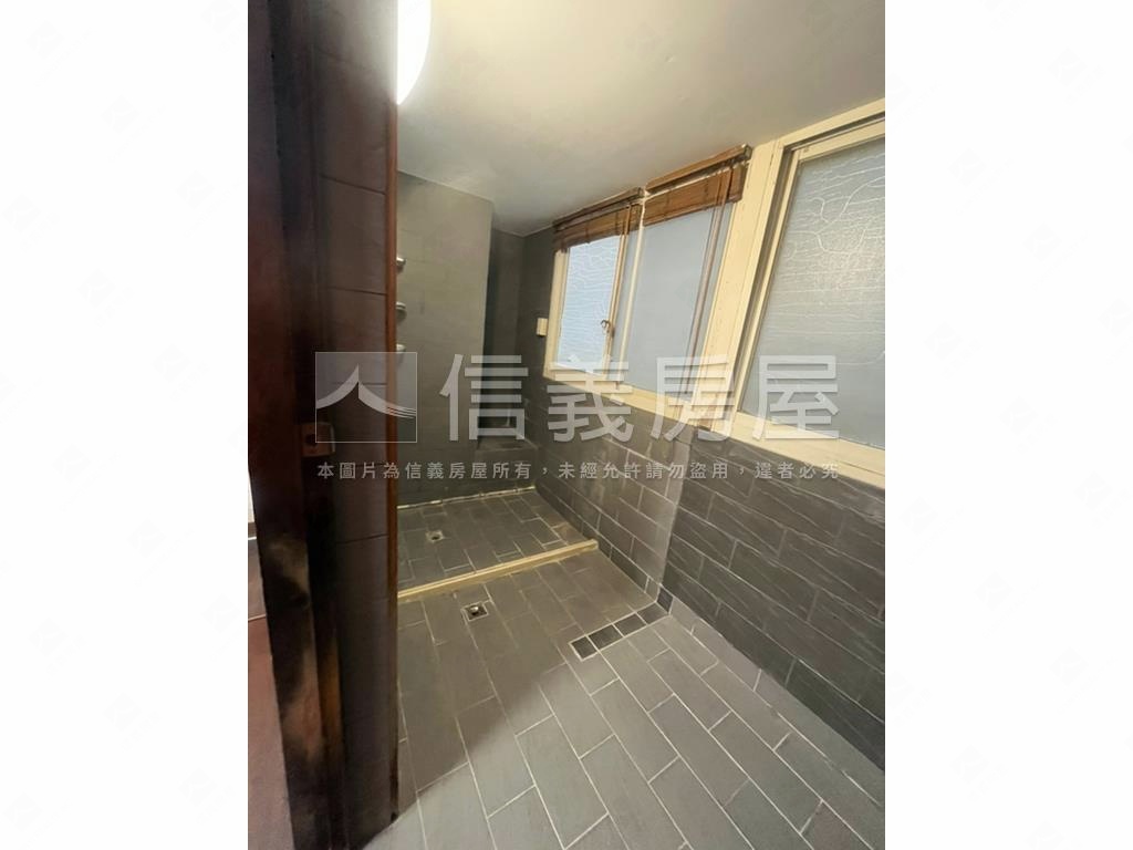 正向上路黃金店面１－３樓房屋室內格局與周邊環境