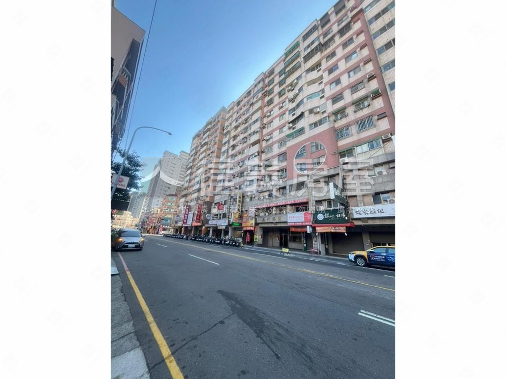 正向上路黃金店面１－３樓房屋室內格局與周邊環境