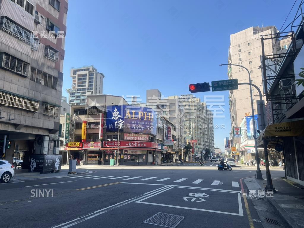 正向上路黃金店面１－３樓房屋室內格局與周邊環境