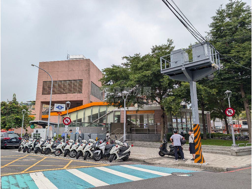 全家黃金三角窗房屋室內格局與周邊環境