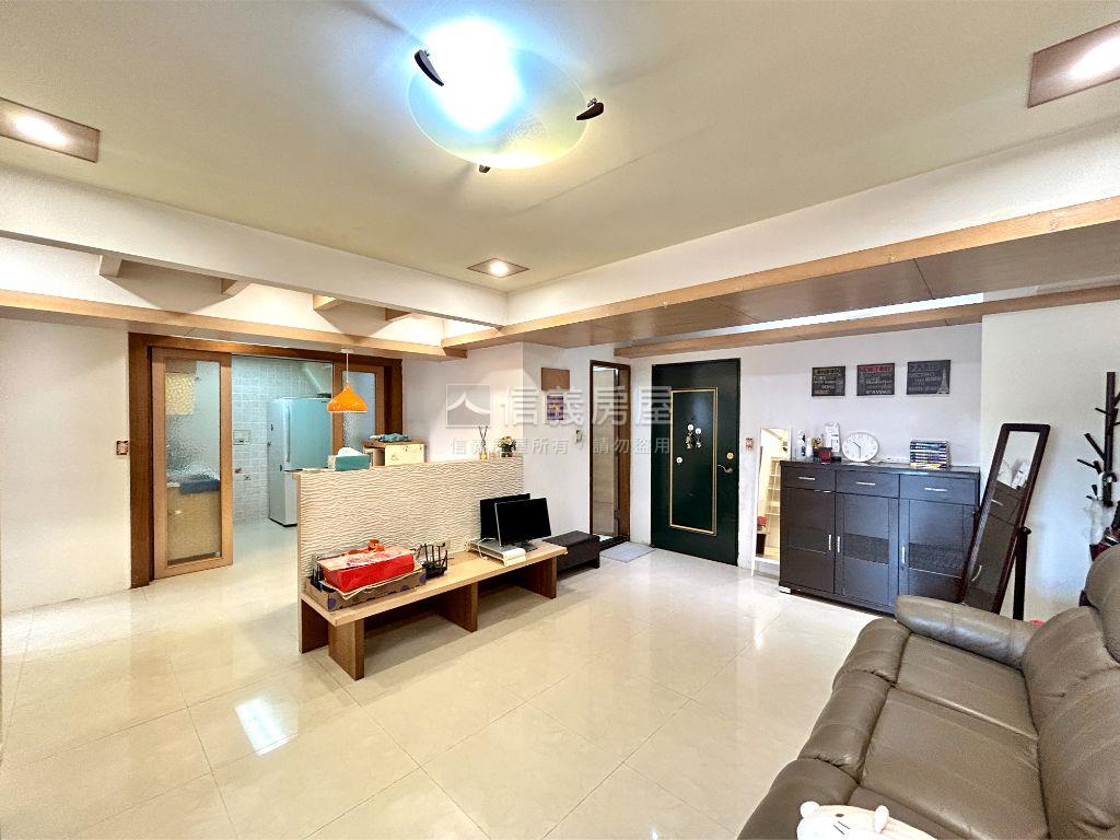 龍門附小電梯三房有管理房屋室內格局與周邊環境