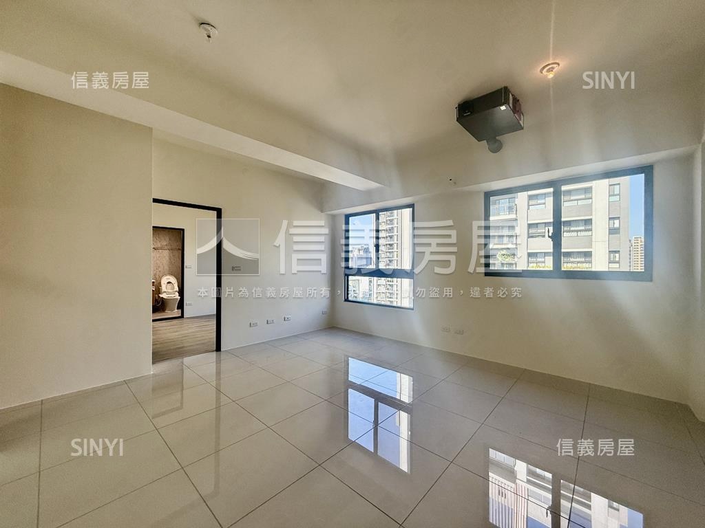 新光特區大兩房平車房屋室內格局與周邊環境