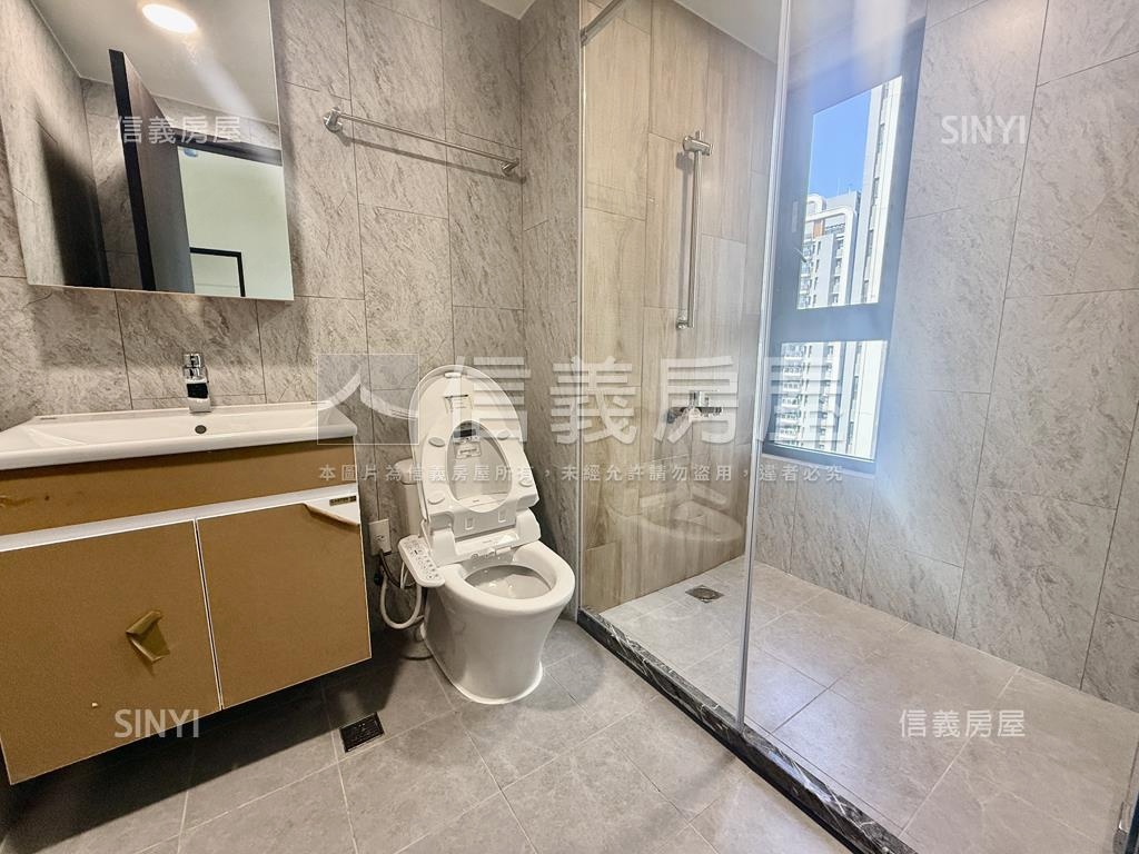 新光特區大兩房平車房屋室內格局與周邊環境