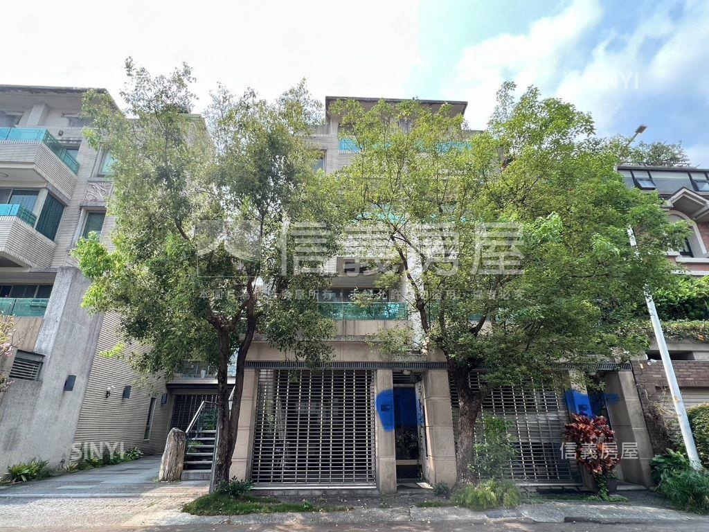 北屯南北朝向臨路車庫透天房屋室內格局與周邊環境