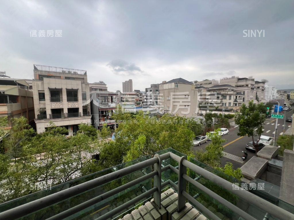 北屯南北朝向臨路車庫透天房屋室內格局與周邊環境