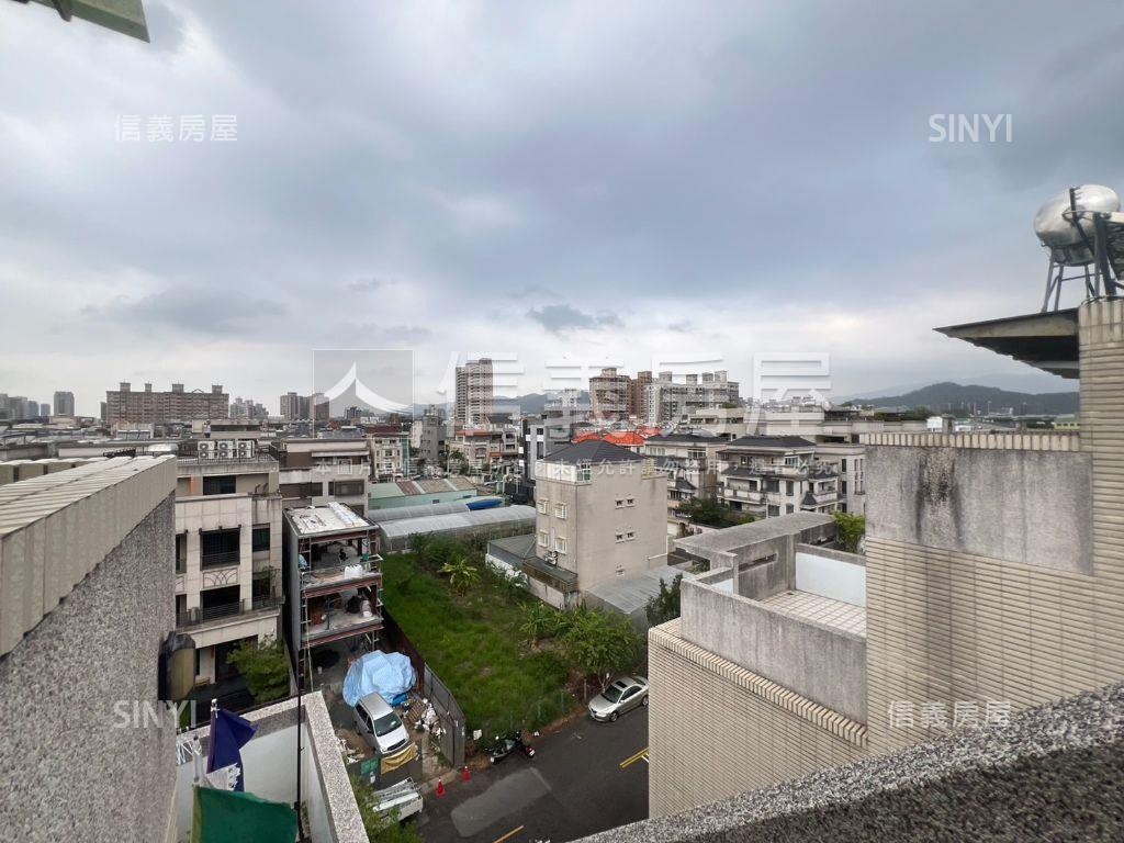 北屯南北朝向臨路車庫透天房屋室內格局與周邊環境