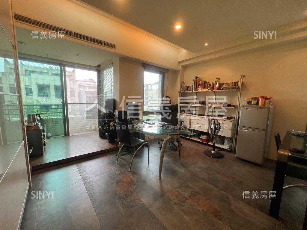北屯南北朝向臨路車庫透天房屋室內格局與周邊環境