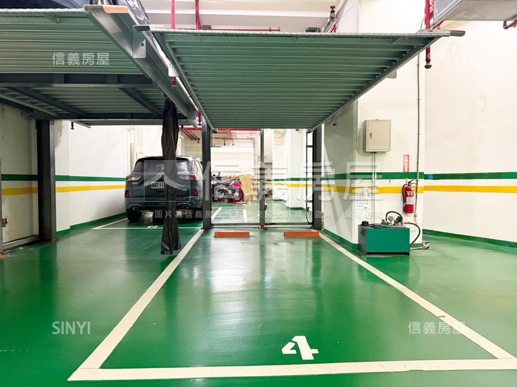 明德捷運旁電梯附雙車位房屋室內格局與周邊環境