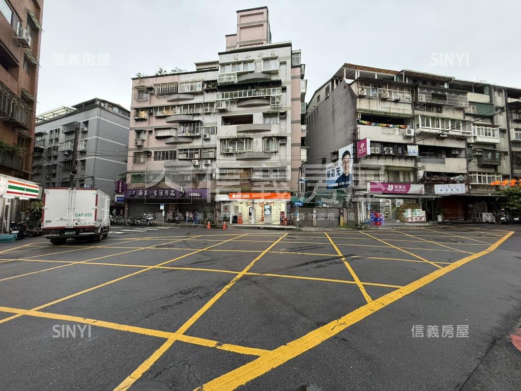 新接。羅丹好車位房屋室內格局與周邊環境