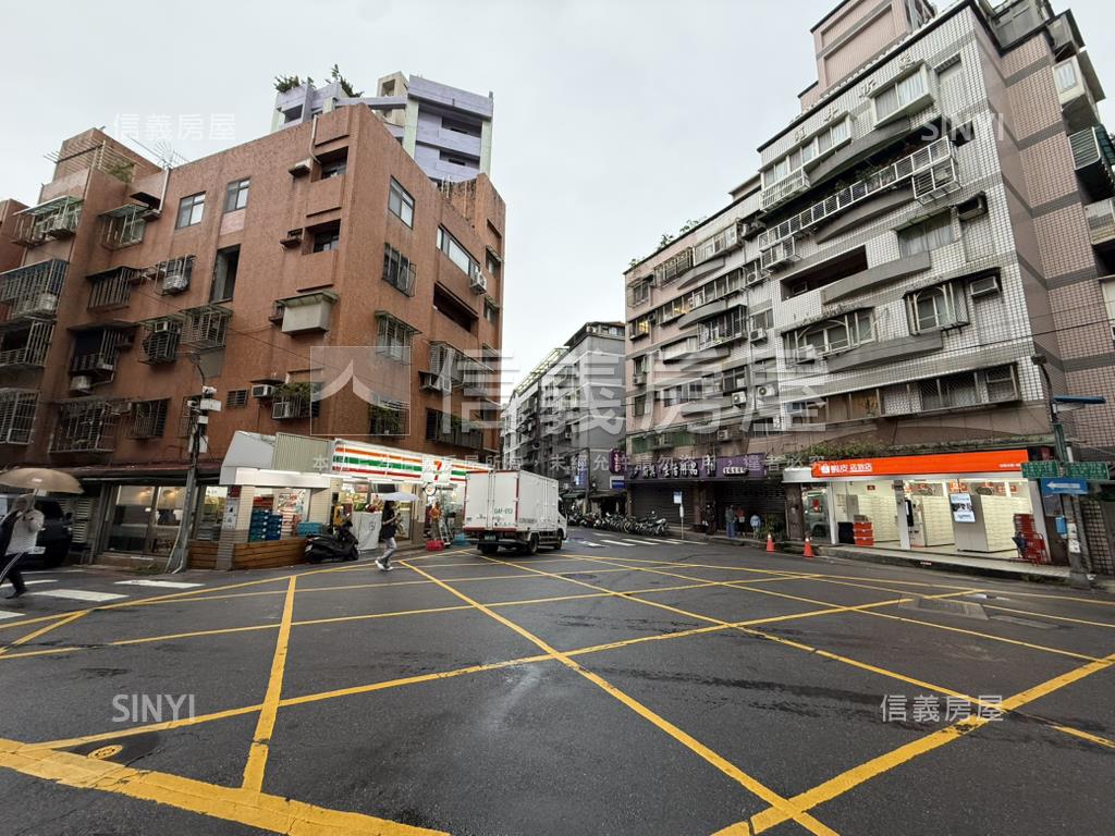 新接。羅丹好車位房屋室內格局與周邊環境