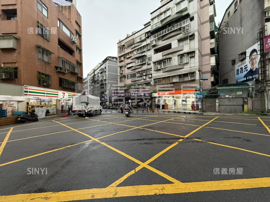 新接。羅丹好車位房屋室內格局與周邊環境
