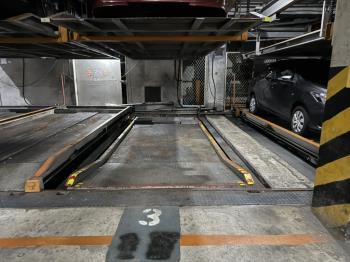 新接。羅丹好車位